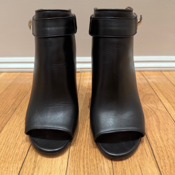 GIVENCHY - Shark Lock - Black leather open-toe wedge bootie/sandals - Picture 2 of 15